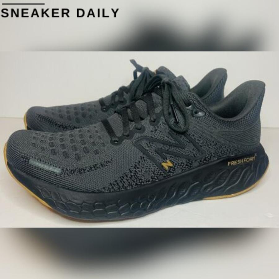 Đế Fresh Foam X của giày New Balance 1080v12 Blacktop nhìn từ bên hông