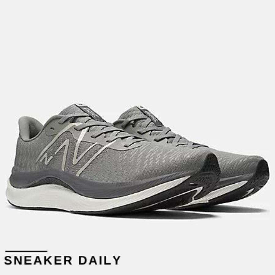 Đế FuelCell Propel v4 nhìn nghiêng – thấy rõ phần midsole FuelCell