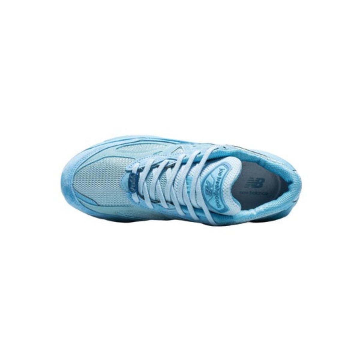 Joe Freshgoods x New Balance 990v6 Prom Blue phối cùng trang phục thường ngày