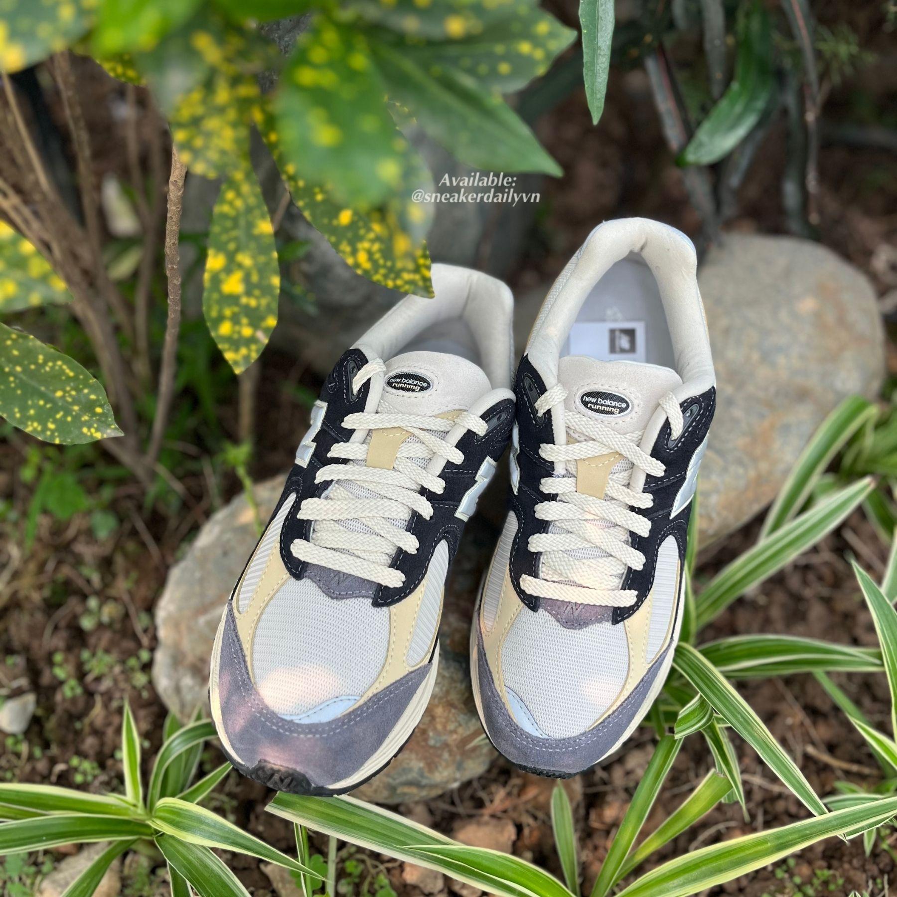 Đế giày New Balance 2002R M2002RSH nhìn từ dưới