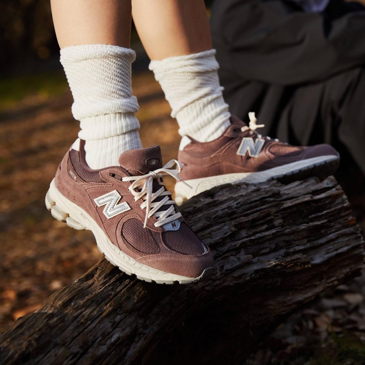 giay-new-balance-2002r-suede-pack-dusty-fig-m2002rhd-5