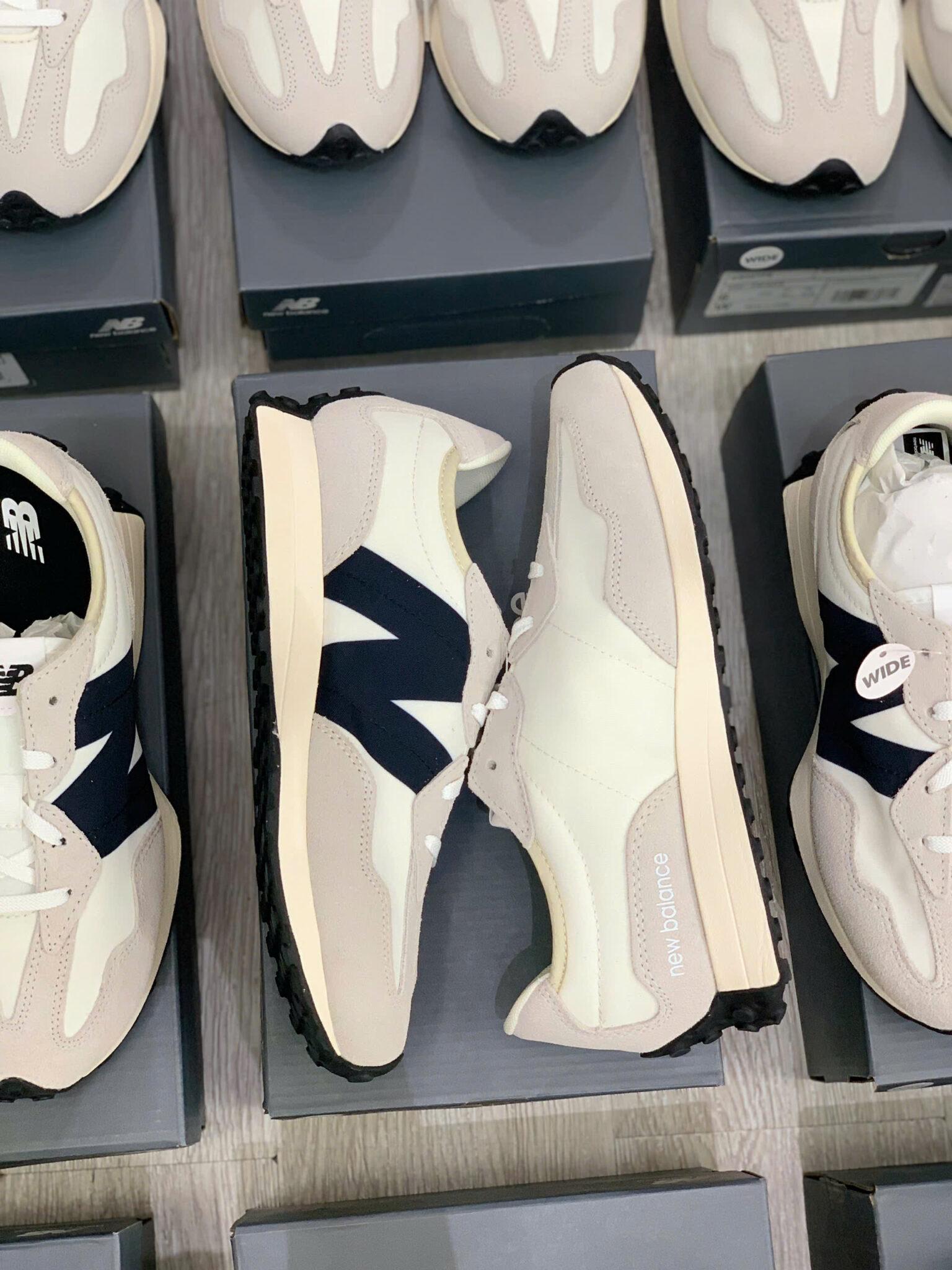 New Balance 327 Sea Salt GS327FE nhìn từ phía sau