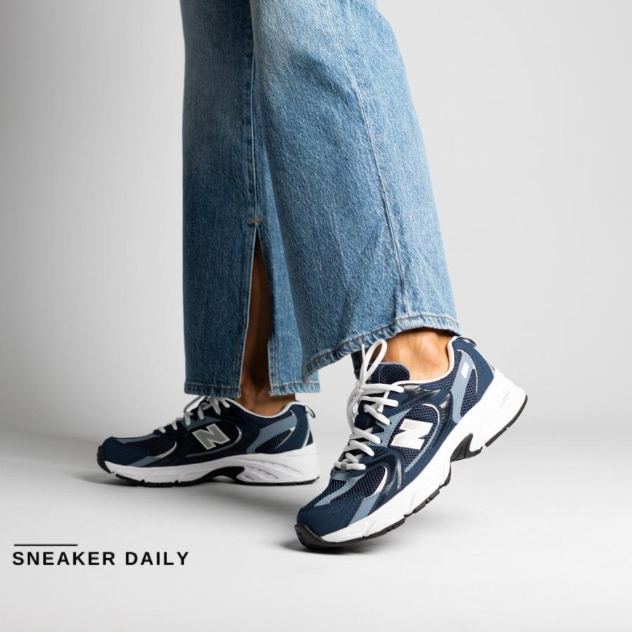Chi tiết upper da và lưới của New Balance 530 Navy White GR530CA