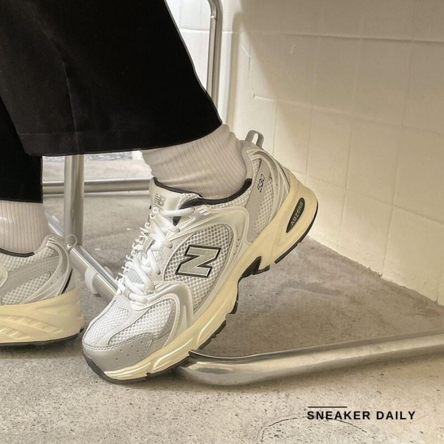 New Balance 530 Silver Black MR530TA phối trang phục hàng ngày